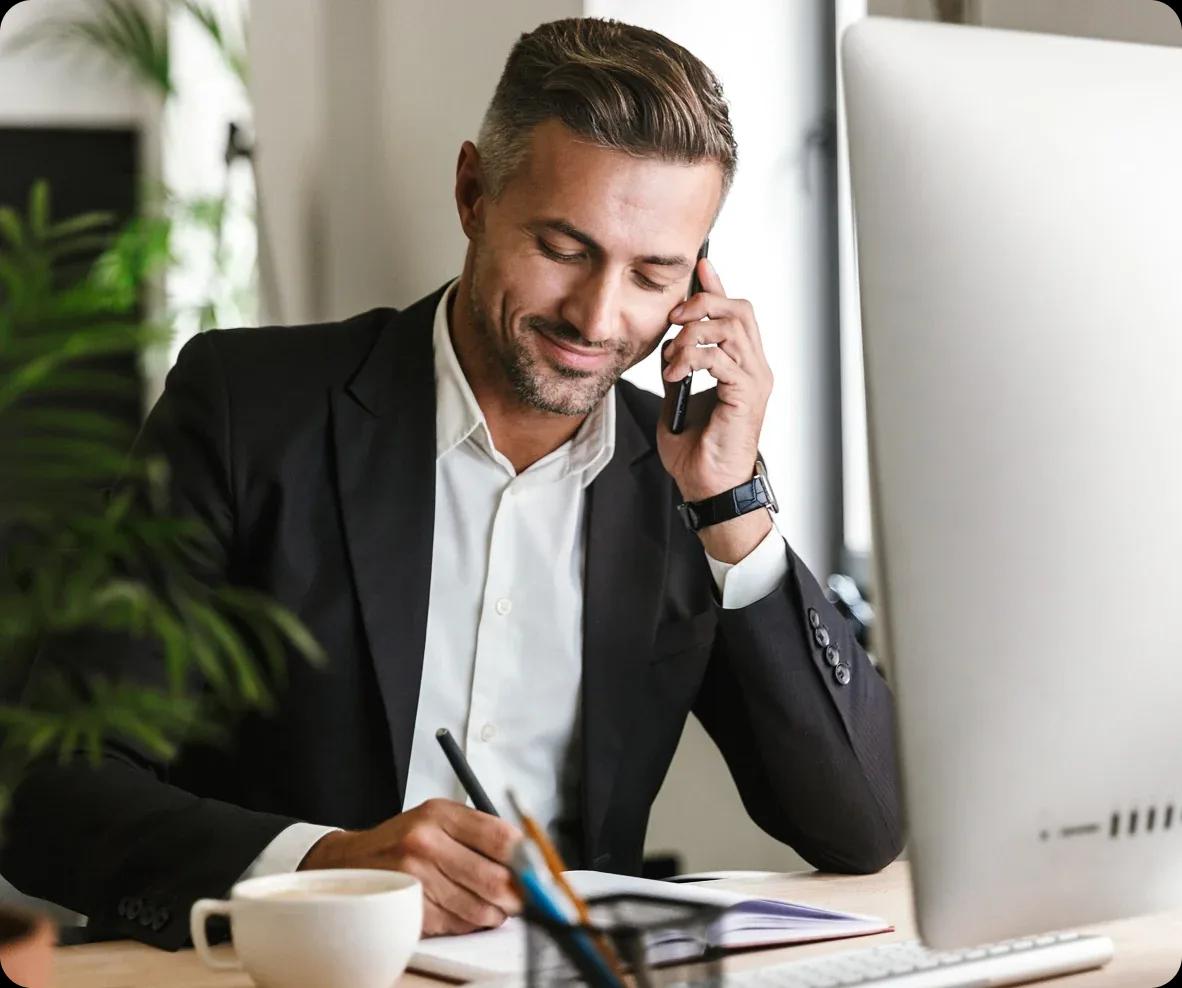 Image of a treasury manager working on the Kyriba platform at his mid-market company